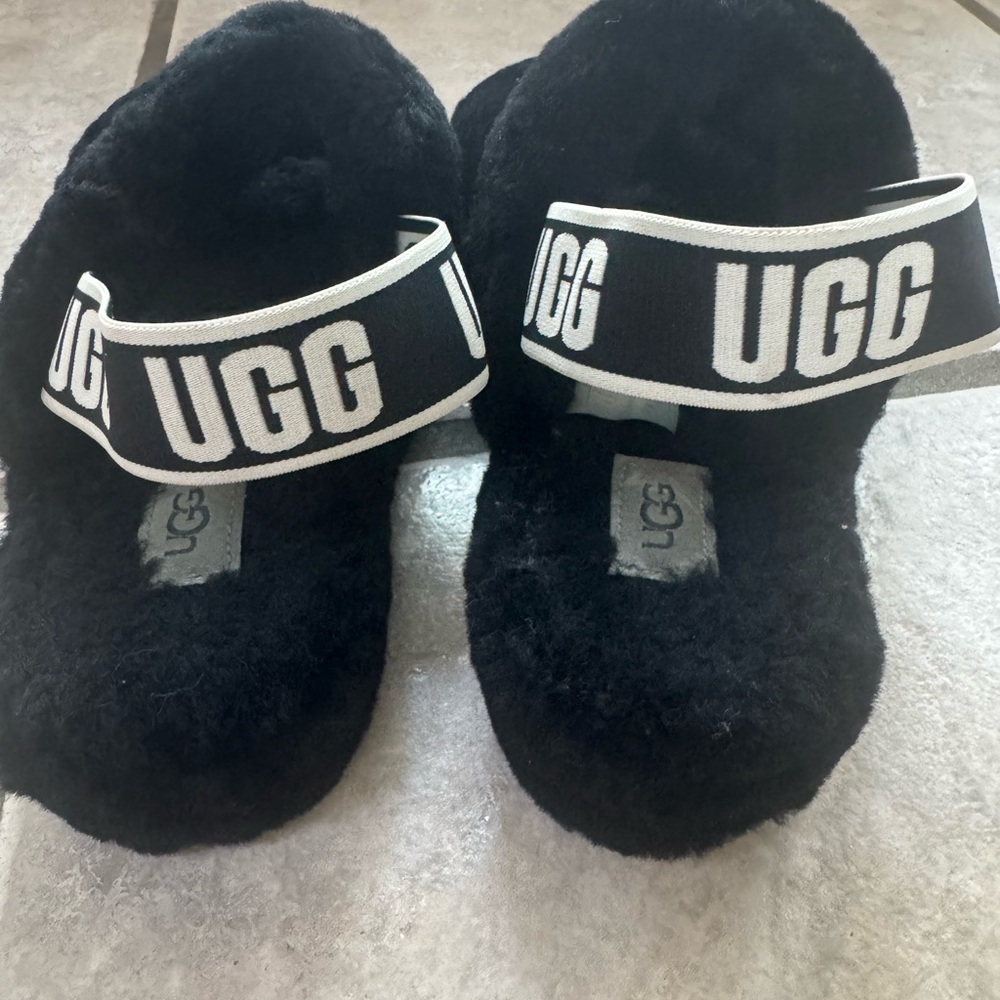 UGG Fluff Yeah Slides in Black - Iconic Plush Comfort - Picture 2 of 6
